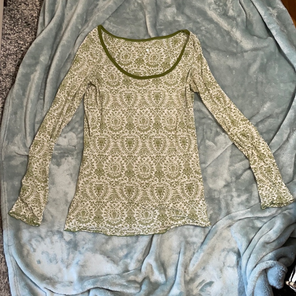 A long sleeve tee-shirt green and white